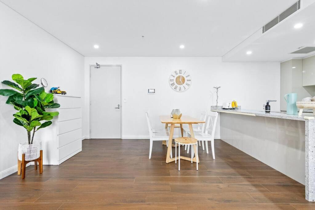 Four Bedroom Apartment With Facilities In Olympic Park Sidney Exterior foto